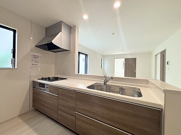 キッチンはオープンカフェスタイルだからリビングとの一体感はバッチリ。毎日のお料理時間も楽しくなりそうです。