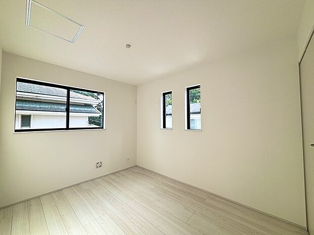 2面採光を確保した明るい室内は、爽やかな風を感じる居心地の良い空間です。