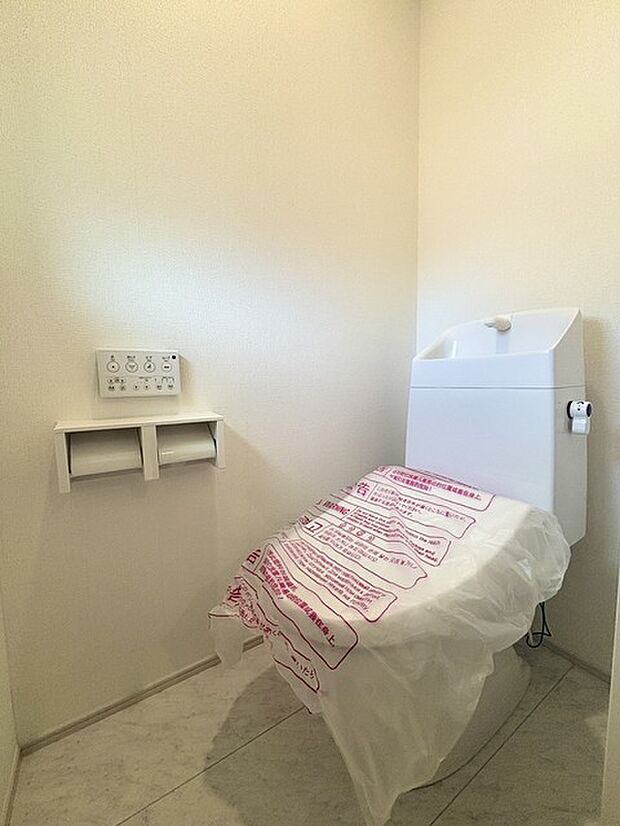 1.2階にそれぞれトレイがございます。朝の混雑時に分散して利用できるほか、ゲスト用としても使い分けることもできます。