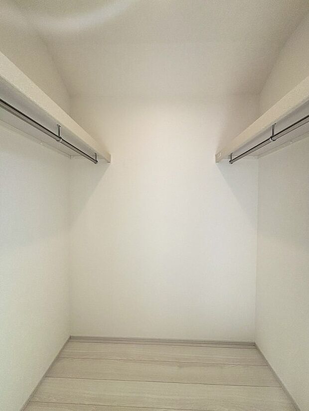 収納で悩む時間をなくしたい。家族の衣服が多くても頼もしいWIC(ウォークインクローゼット)