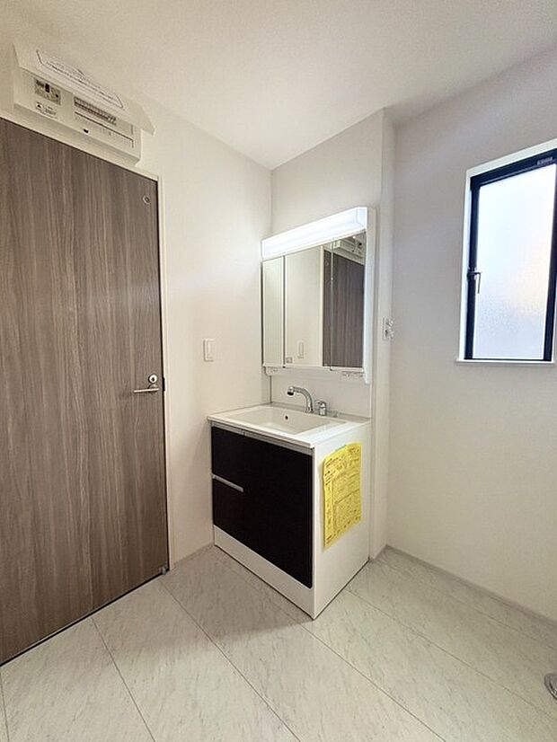 ゆとりの洗面スペースで朝の身支度もスムーズに行えます。