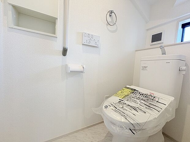 1.2階にそれぞれトレイがございます。朝の混雑時に分散して利用できるほか、ゲスト用としても使い分けることもできます。