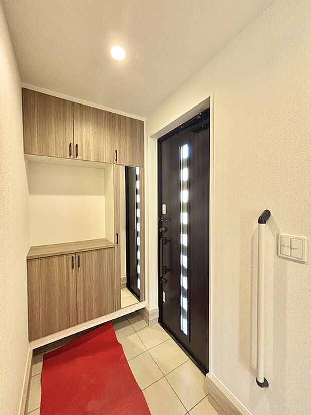 お客様をお迎えする玄関、お家の出入りもスムーズに行えます。