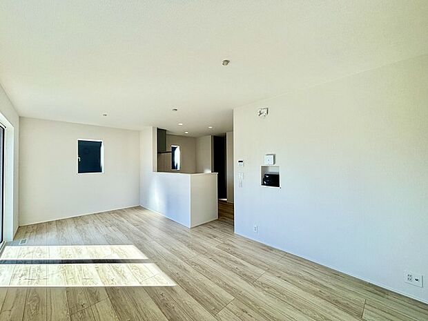 夕食の時間。家族、友人、両親、親戚との会話がより料理を美味しくしてくれる。あっという間に時間が過ぎてしまう居心地の良さは、普段はほっとする空間としてここにあります。 