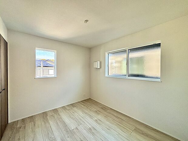 2面採光を確保した明るい室内は、爽やかな風を感じる居心地の良い空間です。 