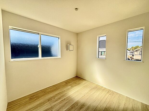 2面採光を確保した明るい室内は、爽やかな風を感じる居心地の良い空間です。