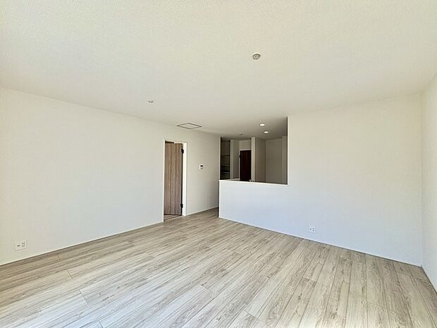 夕食の時間。家族、友人、両親、親戚との会話がより料理を美味しくしてくれる。あっという間に時間が過ぎてしまう居心地の良さは、普段はほっとする空間としてここにあります。 