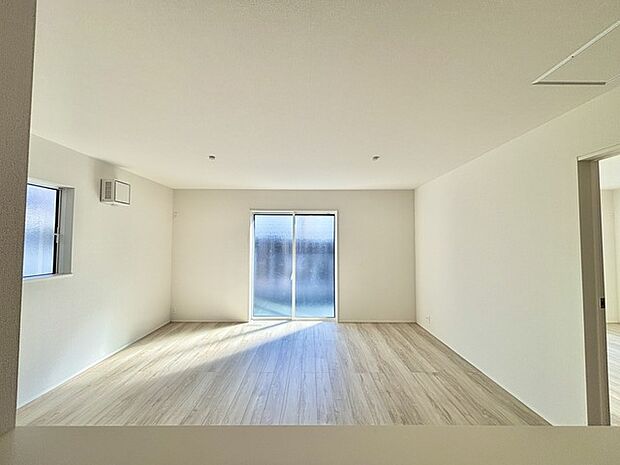 家族が一番集まる場所だから広々としつつも素敵な空間であって欲しい。皆がくつろぐリビングからキッチンまでが一つに繋がる空間。 