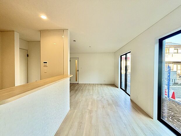 家族が一番集まる場所だから広々としつつも素敵な空間であって欲しい。皆がくつろぐリビングからキッチンまでが一つに繋がる空間。 