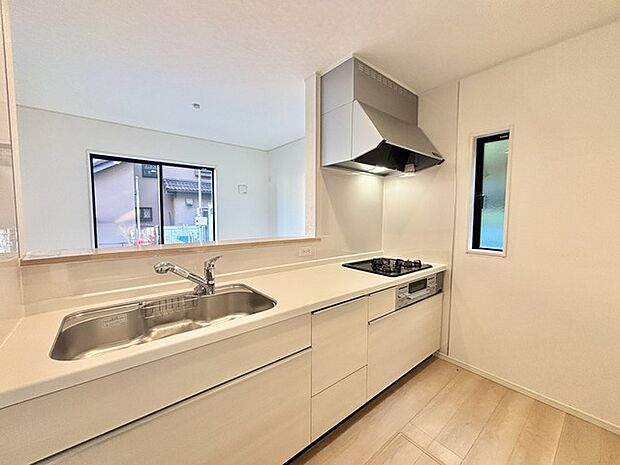 家族が一番集まる場所だから広々としつつも素敵な空間であって欲しい。皆がくつろぐリビングからキッチンまでが一つに繋がる空間。 