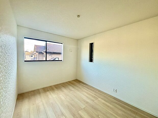 2面採光を確保した明るい室内は、爽やかな風を感じる居心地の良い空間です。 