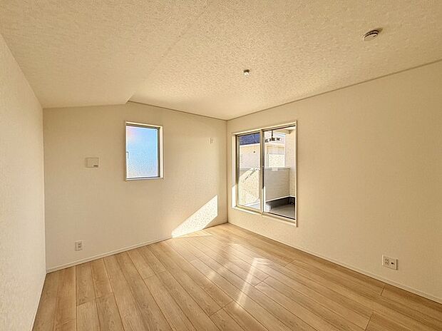 2面採光を確保した明るい室内は、爽やかな風を感じる居心地の良い空間です。 