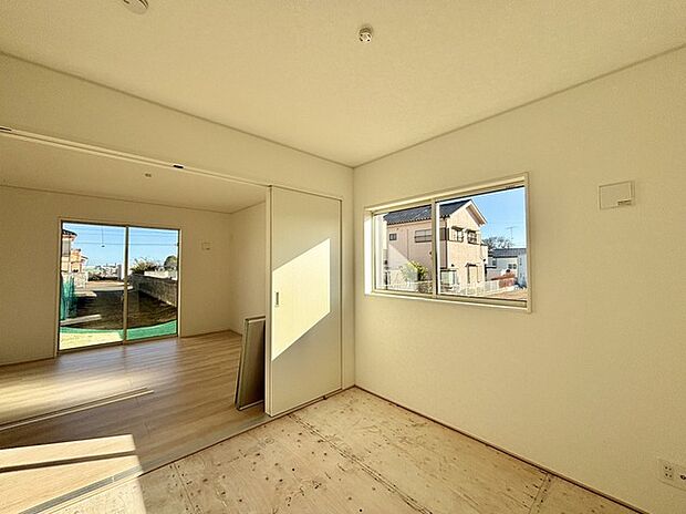 和室があるとやはりどこか心落ち着いてしまいます。客間としてもちょうど良い約4.5帖。 