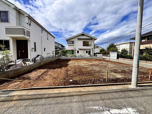 セカンドカーや来客時にも便利なカースペース2台分ございます。 