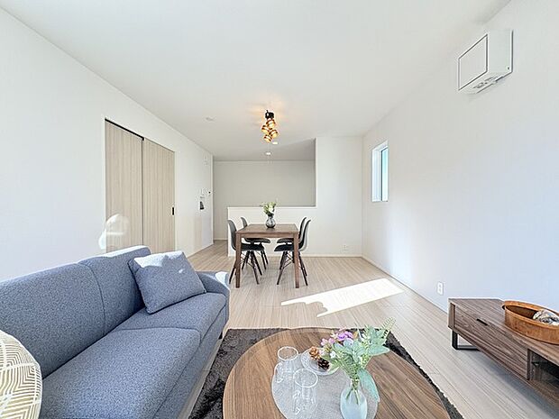 リビングは家具の配置も思いのまま。自由度が高い設計です。 