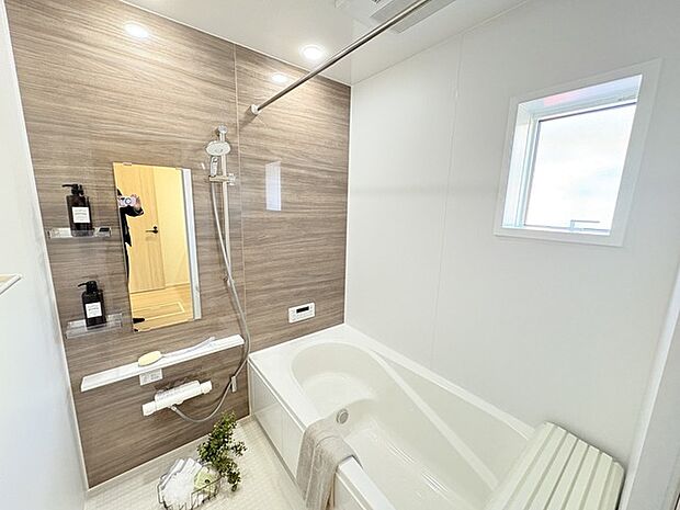 花粉や雨の日、寒い冬の時期に嬉しい浴室乾燥機。換気機能で入浴時に湿気を換気しカビの防止にもなります。  