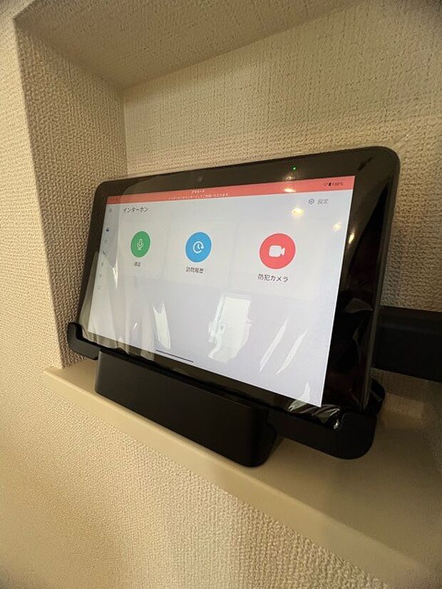 録画機能もあり、どのような人が何時に来訪されたのかが分かります。防犯上はもちろん、お届け物などの把握にも便利です。ライトが付いているので、夜間でも安心です。