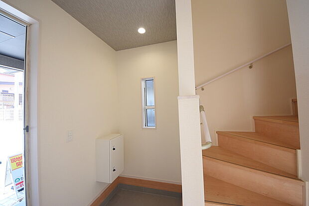 土間収納付きでベビーカーやゴルフバック、お子様のおもちゃもスッキリ収納できます。