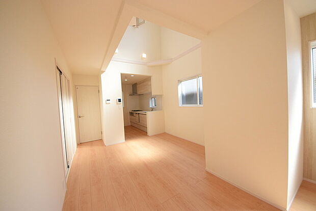 夕食の時間。家族、友人、両親、親戚との会話がより料理を美味しくしてくれる。あっという間に時間が過ぎてしまう居心地の良さは、普段はほっとする空間としてここにあります。