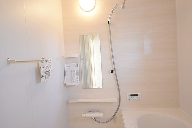 一緒にお風呂に入っている子供達の声がリビングまで聞こえてきそうな広々とした1坪バス