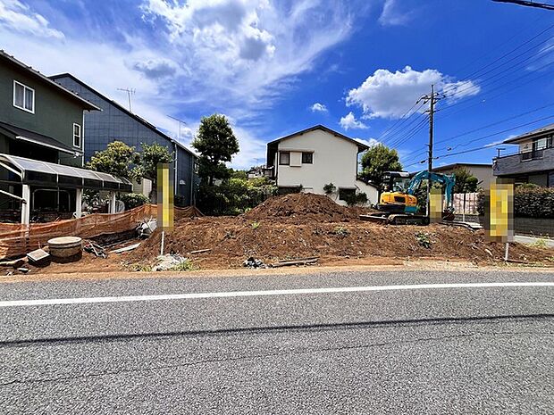 北側4.0m幅員公道と東側6.0m公道の角地に面した敷地です。