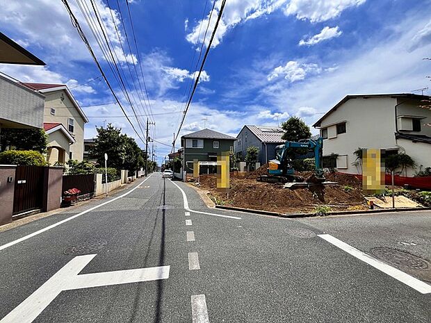 戸建てが立ち並ぶ静かな住宅街。四季折々の移り変わりを感じながら自然と楽しみ、暮らす、そんな毎日を日々の中で感じられる住環境 