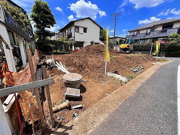 セカンドカーや来客時にも便利なカースペース2台分ございます。 