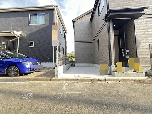 カースペースは1台駐車できます。車庫の出し入れのしやすさなど、実際に現地にてご確認ください。