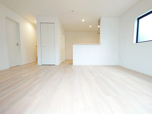 リビングは家具の配置も思いのまま。自由度が高い設計です。