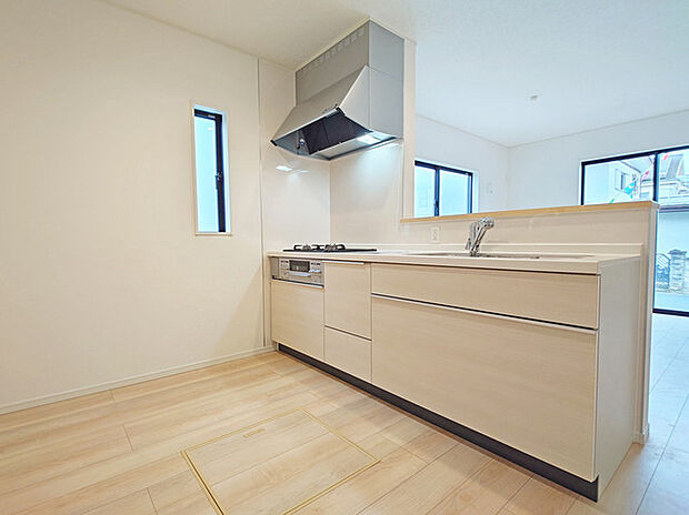 家族が一番集まる場所だから広々としつつも素敵な空間であって欲しい。皆がくつろぐリビングからキッチンまでが一つに繋がる空間。