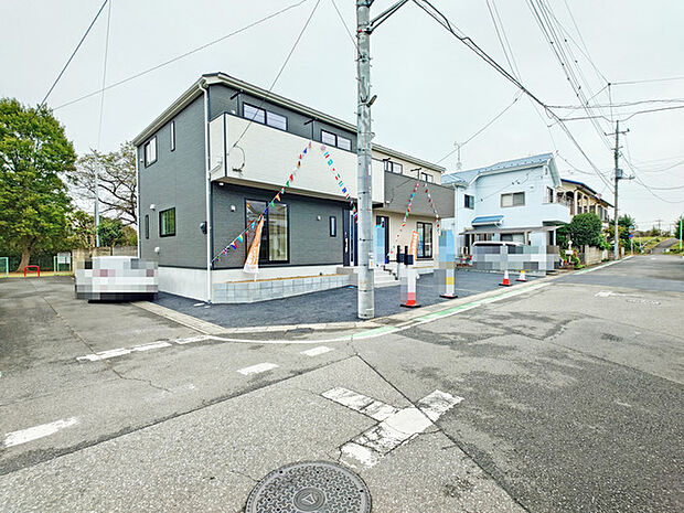 南道路に面しており日中もたくさんの陽が入ります。風通りや周辺環境など実際に現地にてご確認ください。