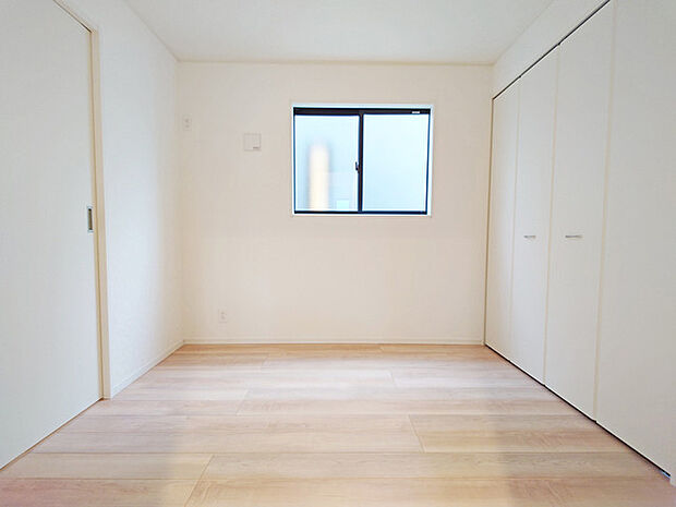 ご家族様の成長に合わせて、仕切りをつけれる洋室です。