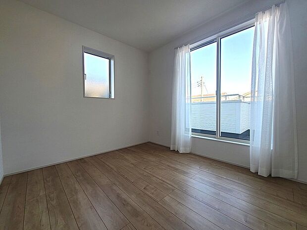 2面採光を確保した明るい室内は、爽やかな風を感じる居心地の良い空間です。