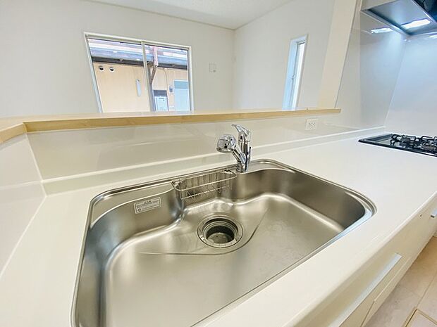 キッチンはオープンカフェスタイルだからリビングとの一体感はバッチリ。毎日のお料理時間も楽しくなりそうです。 