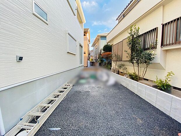 カースペースは1台駐車できます。車庫の出し入れのしやすさなど、実際に現地にてご確認ください。 