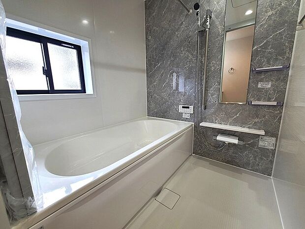 一緒にお風呂に入っている子供達の声がリビングまで聞こえてきそうな広々とした1坪バス