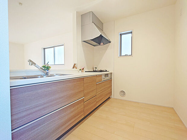 家族が一番集まる場所だから広々としつつも素敵な空間であって欲しい。皆がくつろぐリビングからキッチンまでが一つに繋がる空間。 