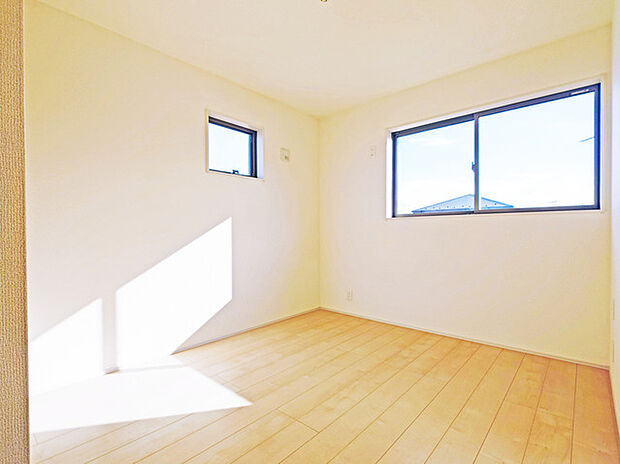 衣類の整理整頓に嬉しいクローゼット付きのお部屋。お子様のお部屋としても便利です。