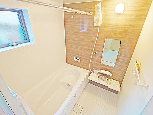 一緒にお風呂に入っている子供達の声がリビングまで聞こえてきそうな広々とした1坪バス