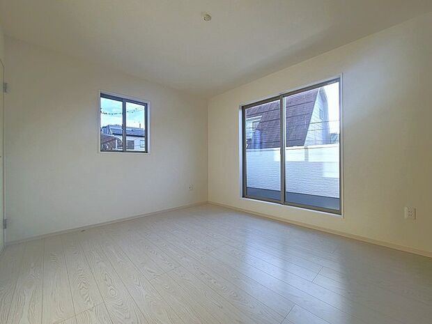 2面採光を確保した明るい室内は、爽やかな風を感じる居心地の良い空間です。 