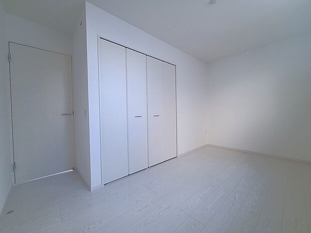 大容量クローゼット付き！家族の成長と共に増える荷物もスッキリ収納。 