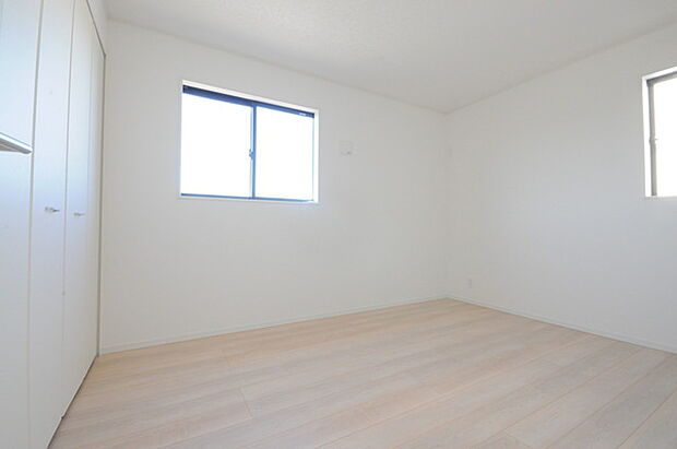 2面採光を確保した明るい室内は、爽やかな風を感じる居心地の良い空間です。 