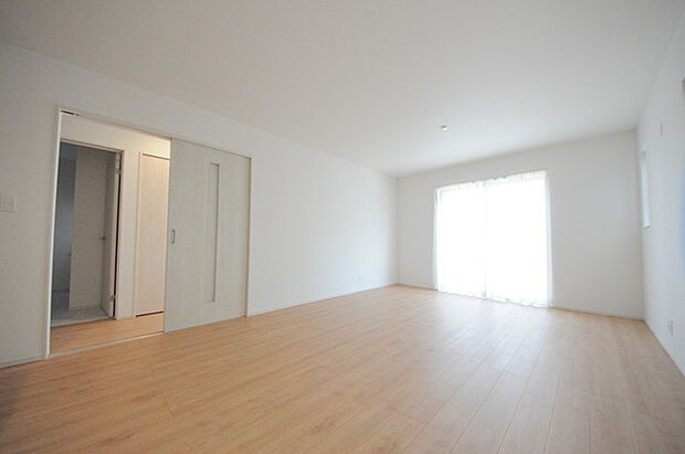 リビングは家具の配置も思いのまま。自由度が高い設計です。