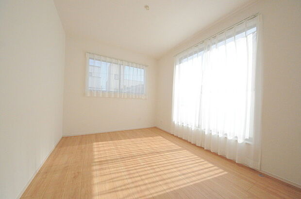 2面採光を確保した明るい室内は、爽やかな風を感じる居心地の良い空間です。