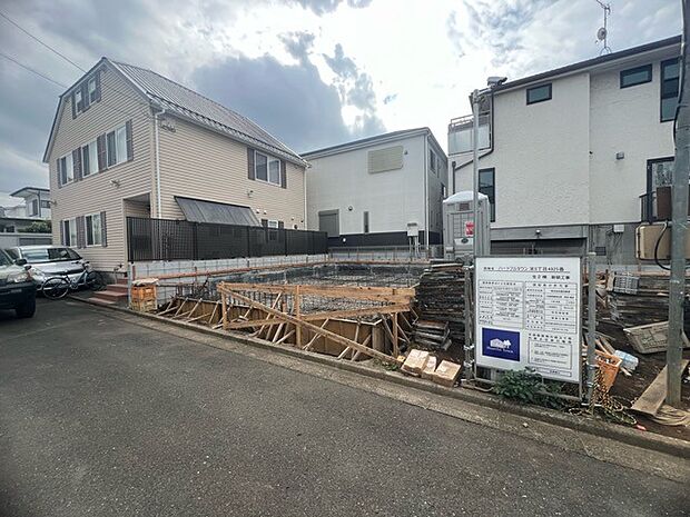 前面道路は通り抜けができないため、交通量が少なく静かな住環境です。 