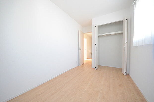 収納スペースが豊富なためお部屋も綺麗に片付きます。