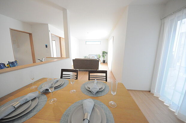 リビングは家具の配置も思いのまま。自由度が高い設計です。