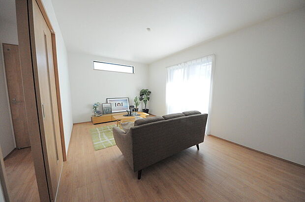 夕食の時間。家族、友人、両親、親戚との会話がより料理を美味しくしてくれる。あっという間に時間が過ぎてしまう居心地の良さは、普段はほっとする空間としてここにあります。