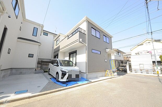 戸建てが立ち並ぶ静かな住宅街。四季折々の移り変わりを感じながら自然と楽しみ、暮らす、そんな毎日を日々の中で感じられる住環境