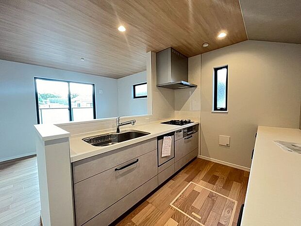 家事時間を短縮できる食洗器付き、毎日の負担を減らしてお料理を楽しめる嬉しい設備です。 